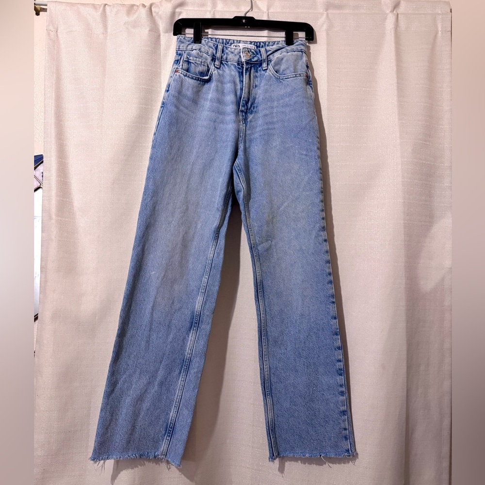 ZARA Women’s High Rise Straight Leg Jeans Light Wash Frayed Hem US 2 PreOwned - Picture 6 of 10